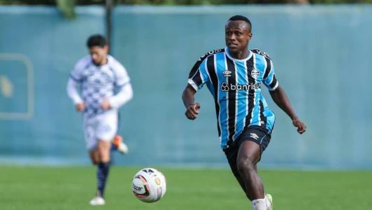Jovem joia da base do Grêmio é promovido ao elenco principal