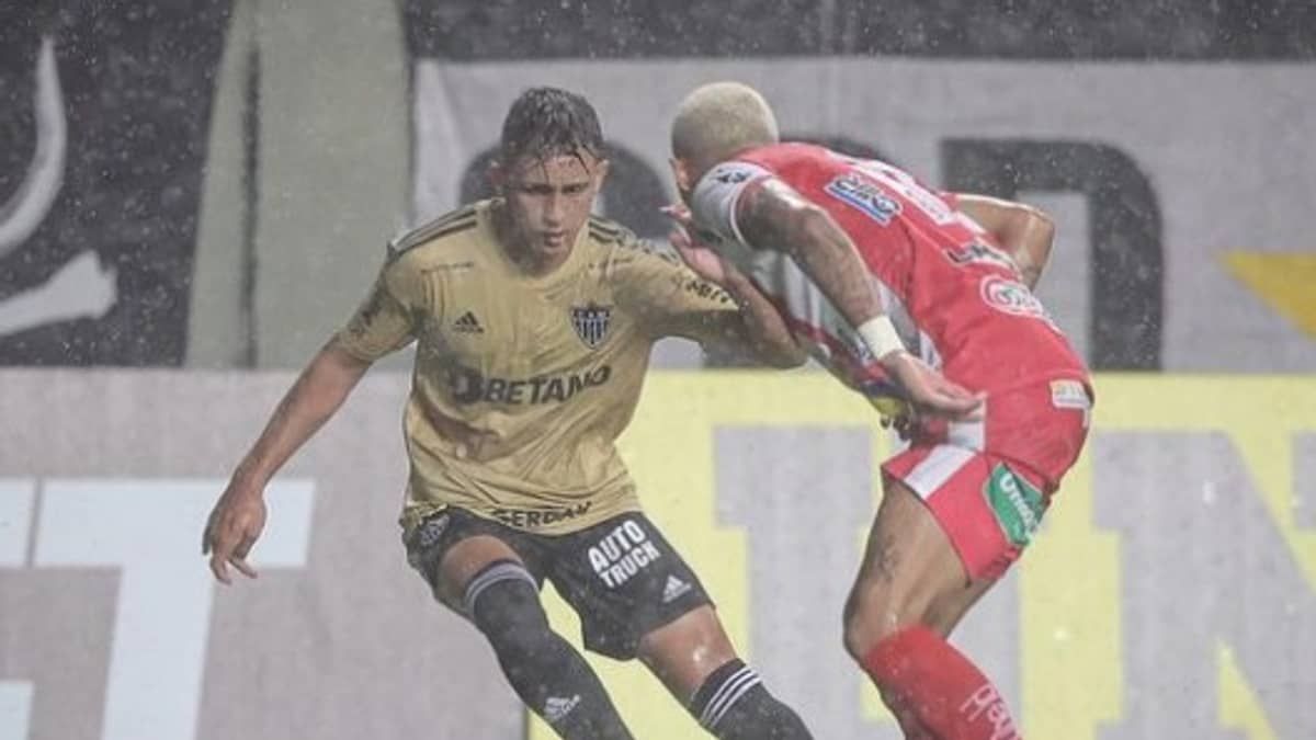 Atlético: lateral Vítor Gabriel é convocado para amistosos da Seleção Brasileira Sub-17