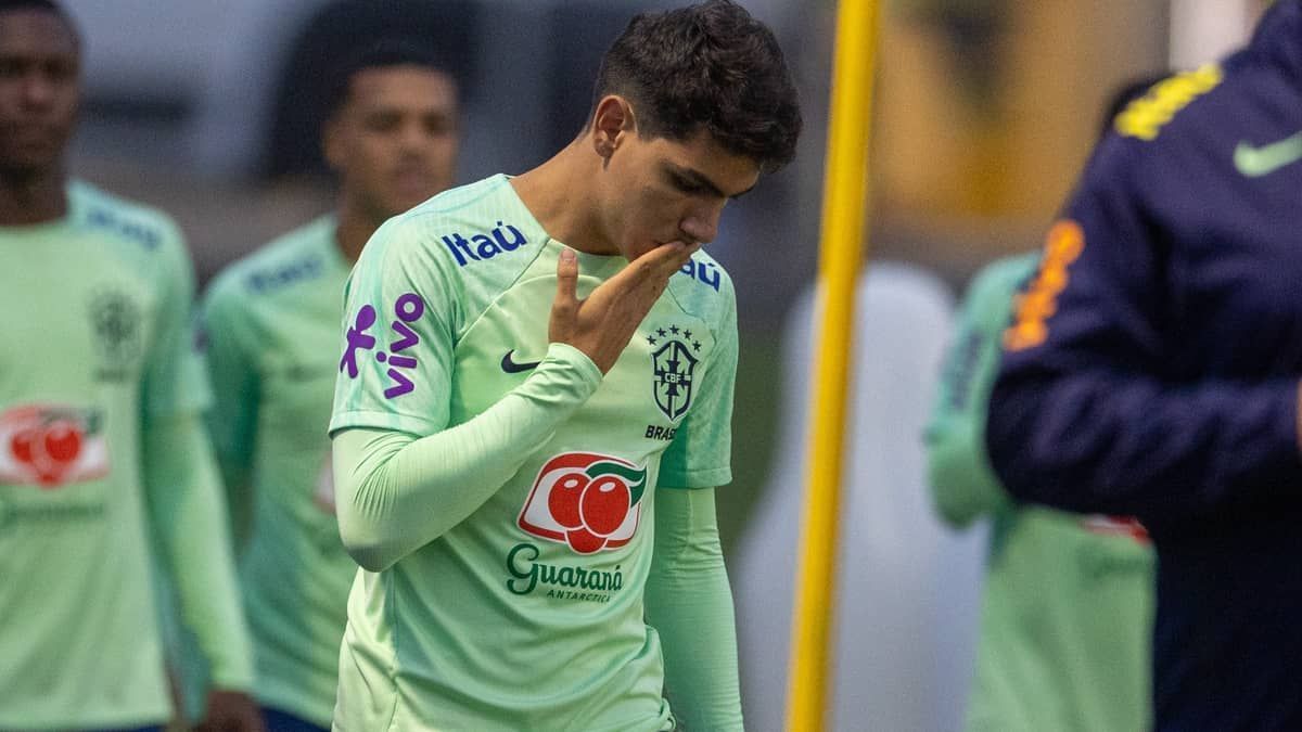 Jovem lateral do São Paulo se lesiona na Seleção e é cortado