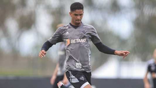 Jovem lateral-esquerdo Emanuel foi emprestado a clube europeu