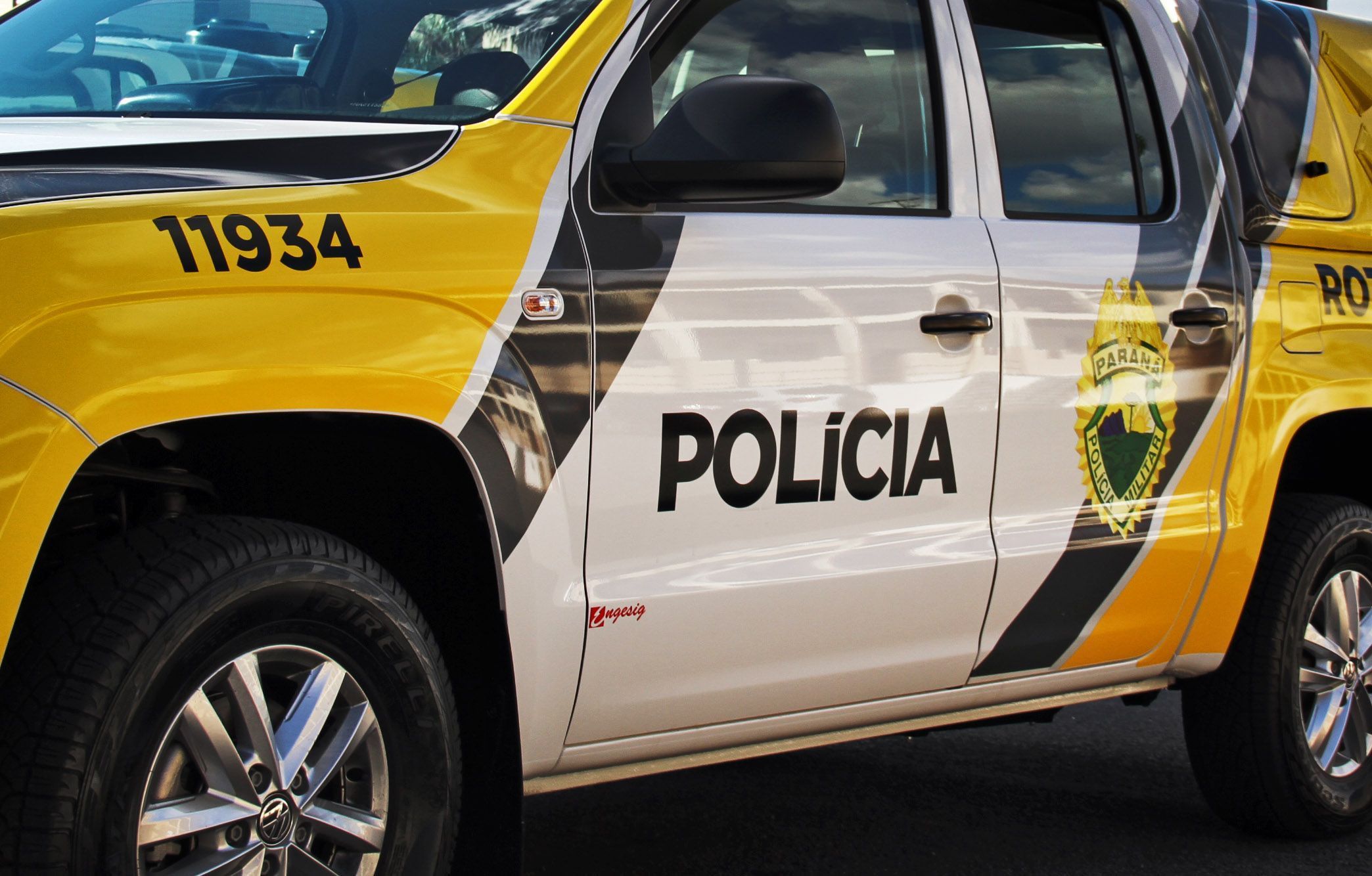Jovem morre dentro de ônibus de viagem, e polícia encontra 26 iPhones colados ao corpo no PR