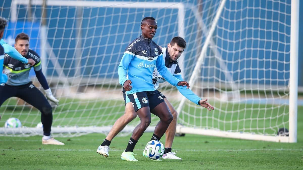 Mané no Grêmio? Jogador da base chama atenção por semelhança com senegalês