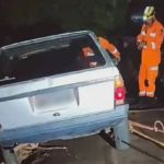 Jovem fica com pé no freio por uma hora para carro não cair em barranco em Minas