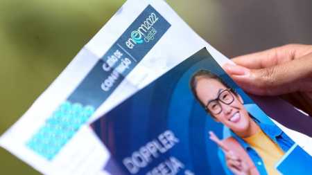 Jovem que tirou nota 1000 na redação do Enem 2022 dá dicas para candidatos que querem garantir uma boa nota na prova