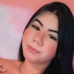 Jovem descobre que está grávida de oito meses após exames para enxaqueca