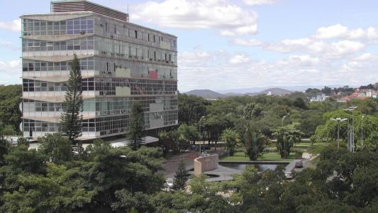 Jovem relatou ter sido vítima de estupro após se encontrar com jovem em uma festa no campus da Universidade