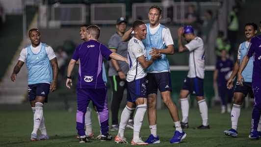 Jovem Robert marcou no fim e garantiu vitória do Cruzeiro em Goiânia