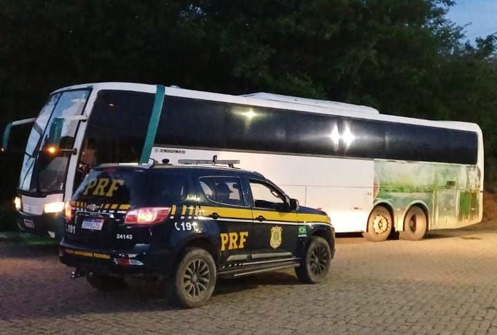 Adolescente de 13 anos é interceptada pela PRF na BR-251 após suspeita de aliciamento
