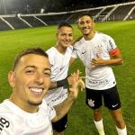 Jogadores do Corinthians provocam Patati após vitória contra o Santos no Sub-20