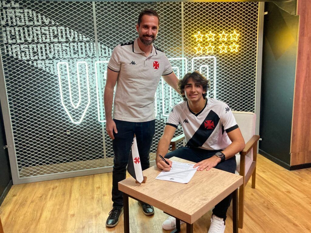 Vasco encaminha empréstimo de jovem meia para time catarinense