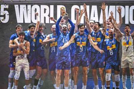 Jogadores da Itália celebram título do Mundial Masculino de Vôlei 2025