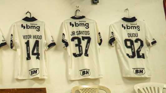 Camisa de Jr. Santos preparada para o jogo do Galo em Nova Lima