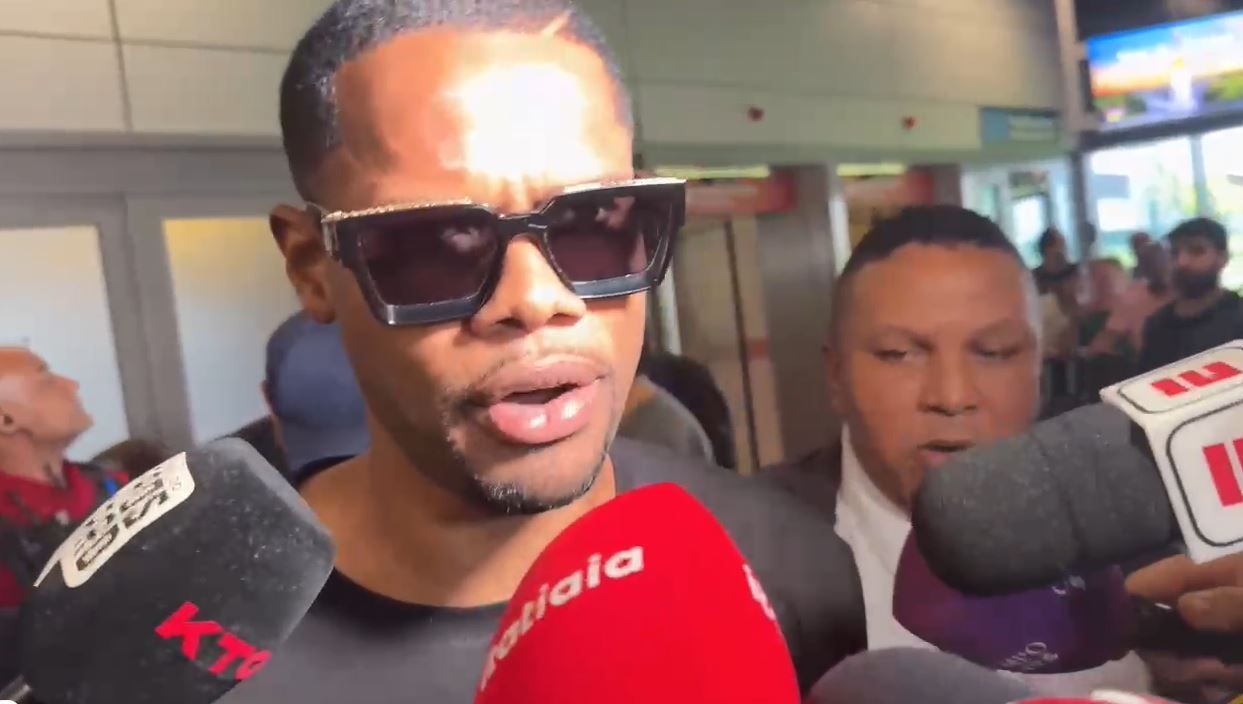Júnior Santos desembarca em BH para assinar com o Atlético