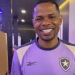 Na mira do Atlético, Júnior Santos se reapresenta ao Botafogo e manda recado