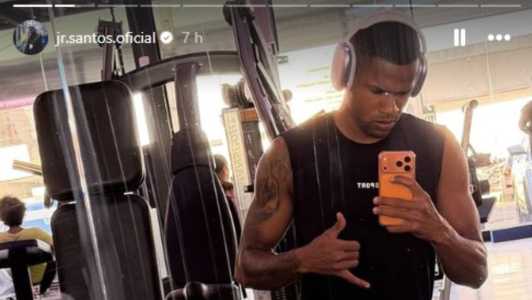 Júnior Santos durante treino em meio ao Carnaval de 2026