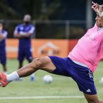 Juan Christian aparece entre os relacionados para Cruzeiro x Grêmio; veja lista