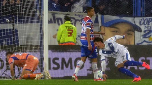 Vélez comemora gol sobre o Fortaleza