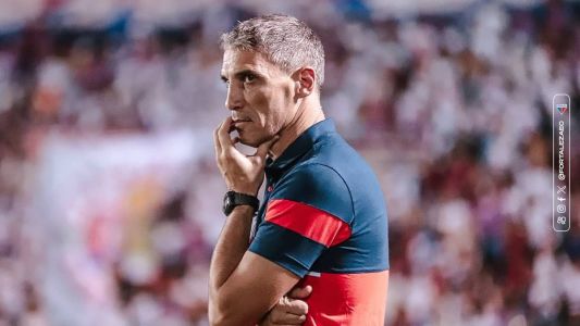 Juan Pablo Vojvoda durante a vitória do Fortaleza sobre o Coritiba, neste domingo