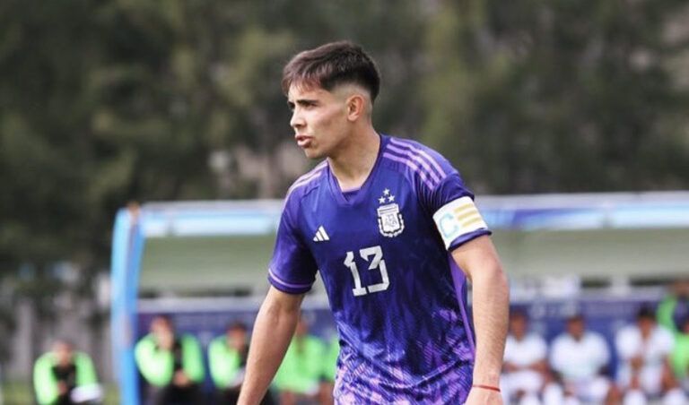 Vasco ajusta última pendência e fica próximo da contratação do volante Juan Sforza