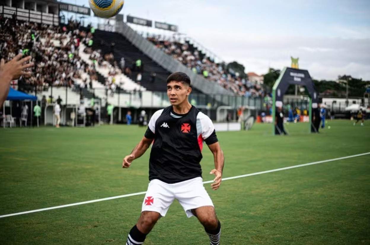 Dívida por volante argentino gera transfer ban ao Vasco; clube vai recorrer