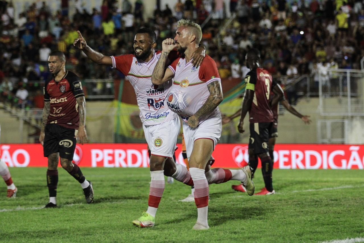 Goleiro vai mal, e Vitória é derrotado pela Juazeirense na Copa do Nordeste