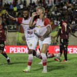 Goleiro vai mal, e Vitória é derrotado pela Juazeirense na Copa do Nordeste