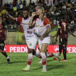 Goleiro vai mal, e Vitória é derrotado pela Juazeirense na Copa do Nordeste
