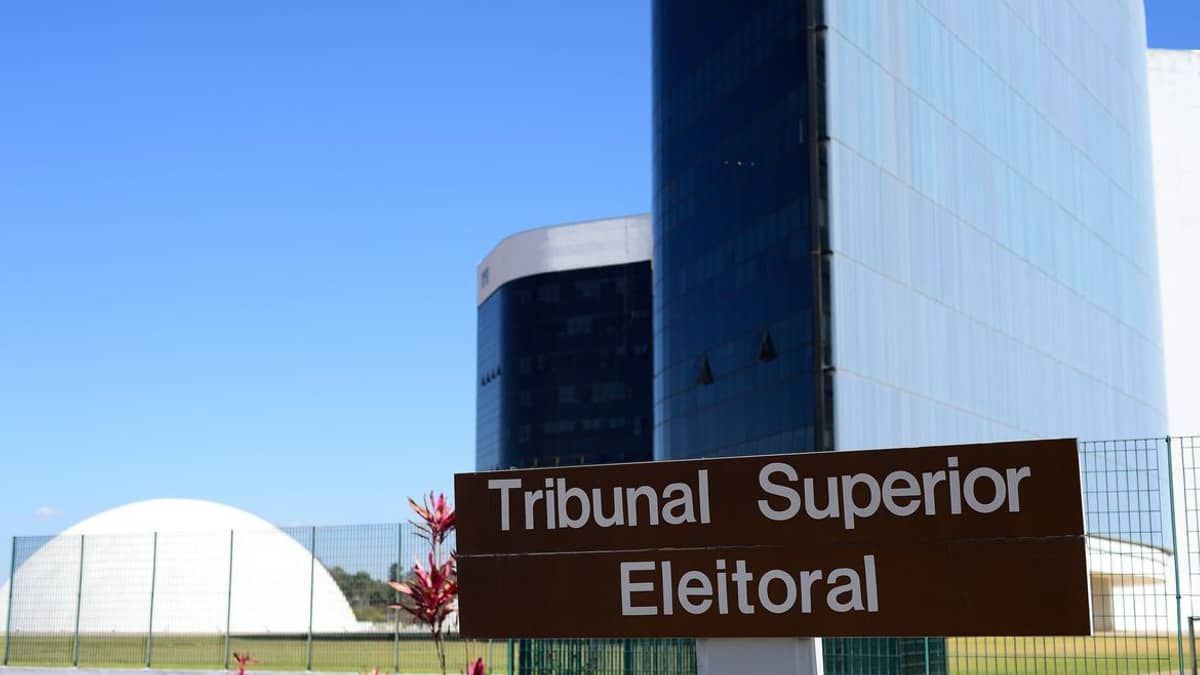 TSE julga ações de investigação eleitoral contra Bolsonaro e Lula