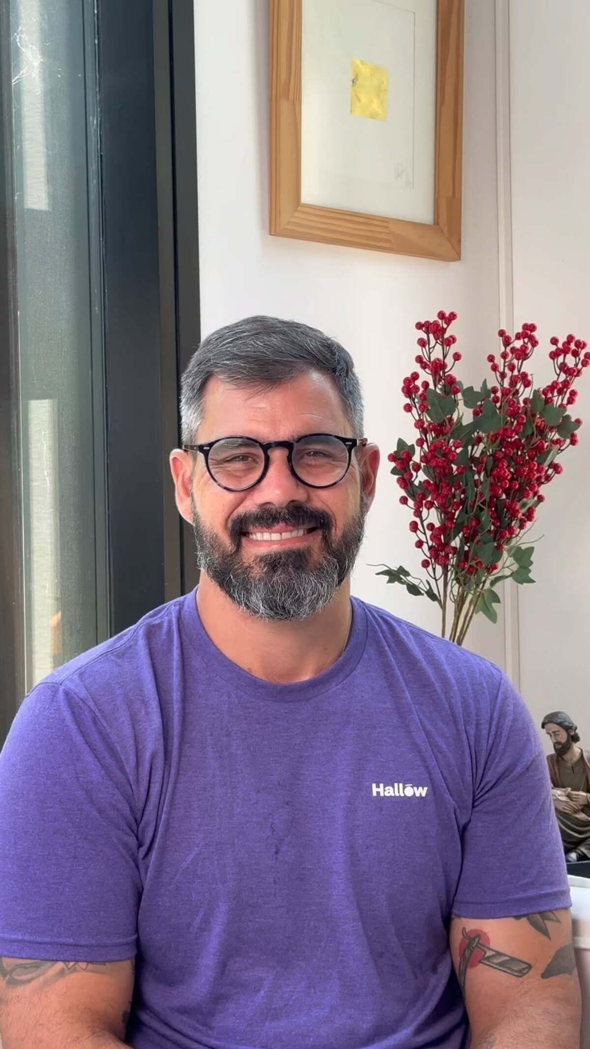 Após cirurgia, Juliano Cazarré compartilha vídeo da recuperação e mostra cicatriz