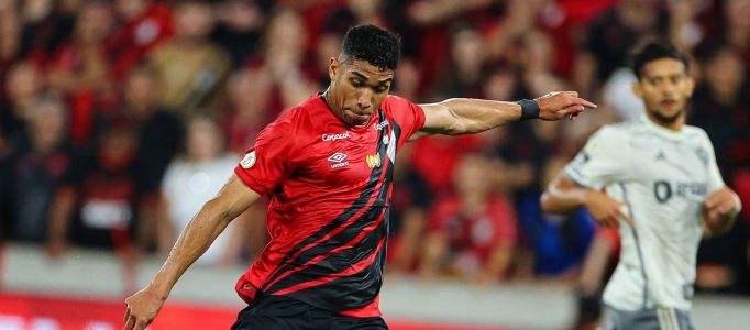 Julimar se destaca pelo Athletico-PR e desperta interesse do mercado da bola