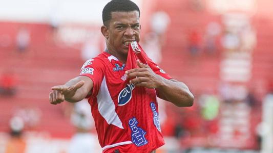 Júlio, atacante do Náutico, é querido pela torcida