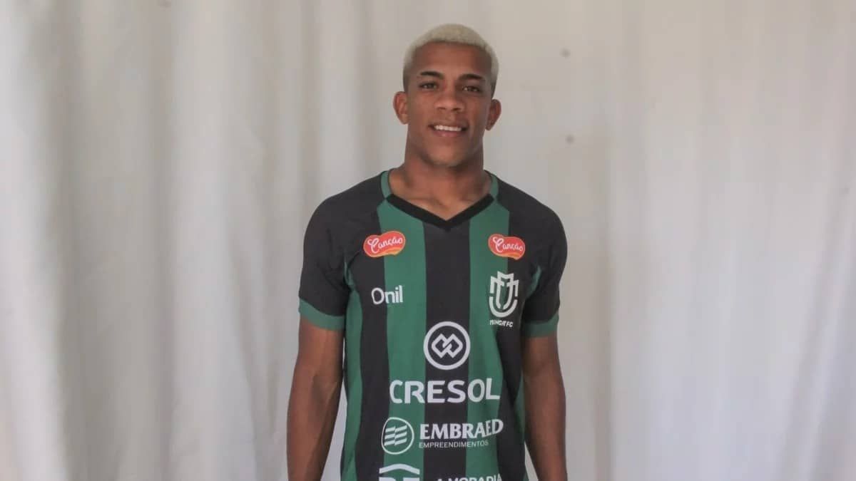Anunciado pelo Maringá, Júlio 'revive' cena com Vital, do Cruzeiro; assista