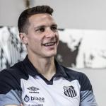 Santos anuncia contratatação de Julio Furch