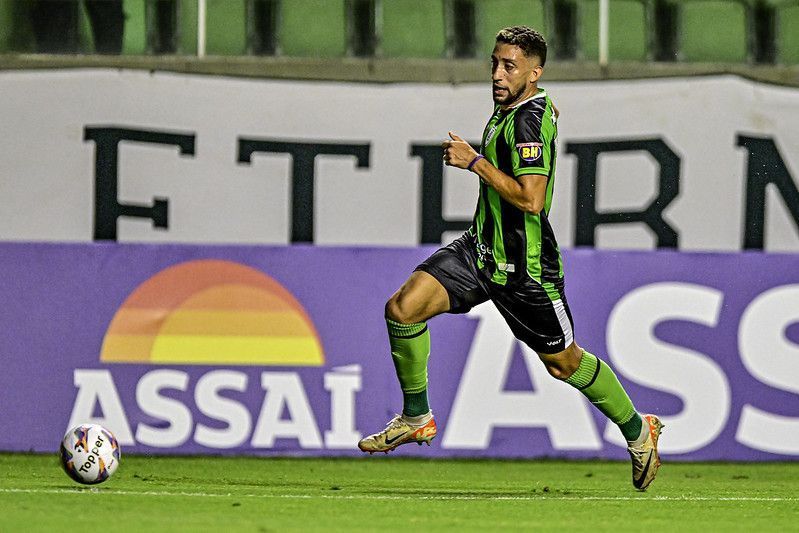 América favorito? Zagueiro analisa clássico da semifinal do Mineiro contra o Cruzeiro