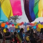 Desfile da Parada do Orgulho LGBT acontece neste domingo na avenida Paulista