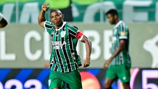 Juninho brilhou na vitória contra o Santos e fez mais um gol pelo Coelho