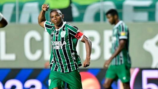 Juninho brilhou na vitória contra o Santos e fez mais um gol pelo Coelho