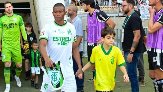 Juninho comemorou empate do América após derrota parcial por 2 a 0 contra o Atlético no primeiro tempo