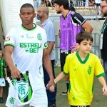 Juninho comemora empate do América em má fase na Série A: 'Motivo para agradecer'