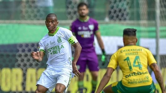 Juninho, do América, em confronto contra o Cuaibá