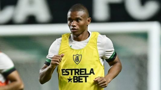 Juninho durante partida entre América e Internacional