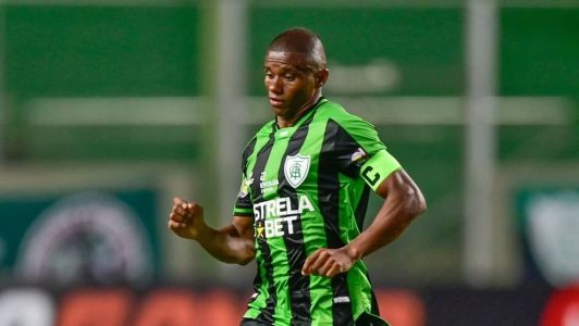 Juninho durante partida entre América e Democrata, neste ano