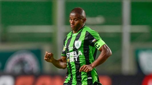 Juninho durante partida entre América e Democrata, neste ano