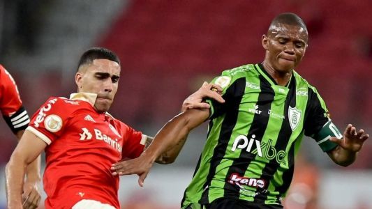 Juninho durante partida entre Internacional e América, pelo Campeonato Brasileiro de 2022