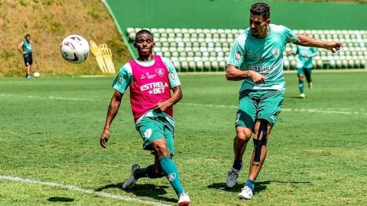 Juninho e Danilo Avelar em último treino do América para enfrentar o Tombense