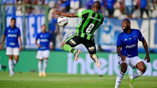 Juninho marcou o segundo gol do América na vitória sobre o Cruzeiro