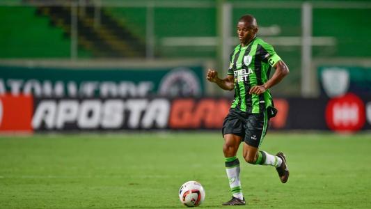 Juninho projeta bom clássico contra o Atlético, e valoriza concentração