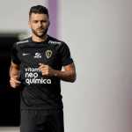 Júnior Moraes afirma que tem 12 salários a receber do Corinthians