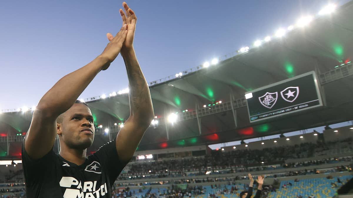 Júnior Santos agradece a Lage, mas é direto sobre Botafogo: 'Jogou diferente'