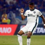 Jogador do Botafogo revela papo com Tiquinho Soares após lesão